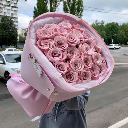 25 роз 40см в оформлении