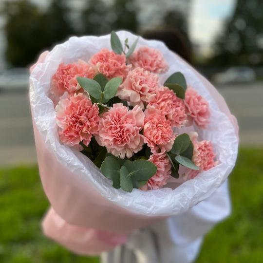 Нежный букет из розовых диантусов